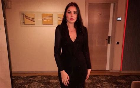 Tuğçe Tayfur kimdir, kaç yaşında? Ferdi Tayfur'un kızı Tuğçe Tayfur kaç ...