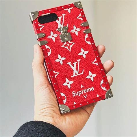 Сколько стоит чехол Louis Vuitton X Supreme (5 фото)