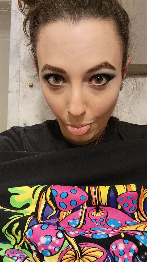 Sorry I'm not naked...I'm feeling more silly than sexy today 😆 : r