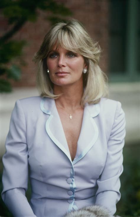 'Dynasty' Star Linda Evans Opens Up — "I Never Wanted an Acting Career