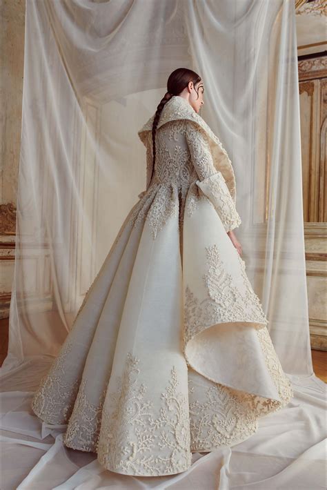 15 statement making regal wedding dresses fit for a modern queen – Artofit