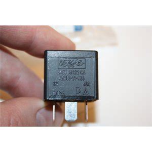 1425752 Ford relay Focus Fiesta Kuga Ka Ranger - JUNK.se