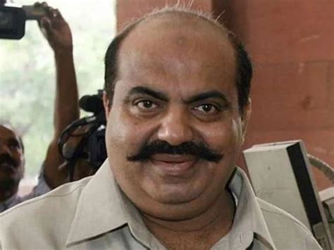 Umesh Pal murder case: UP Police reaches Sabarmati jail to bring Atiq ... 