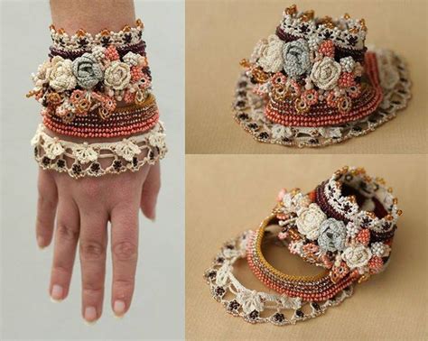 Вязаный браслет-кафф с бисером | Crochet jewelry, Crochet bracelet ...