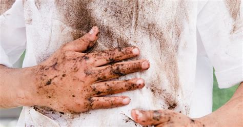 how to get dirt stains out of clothes