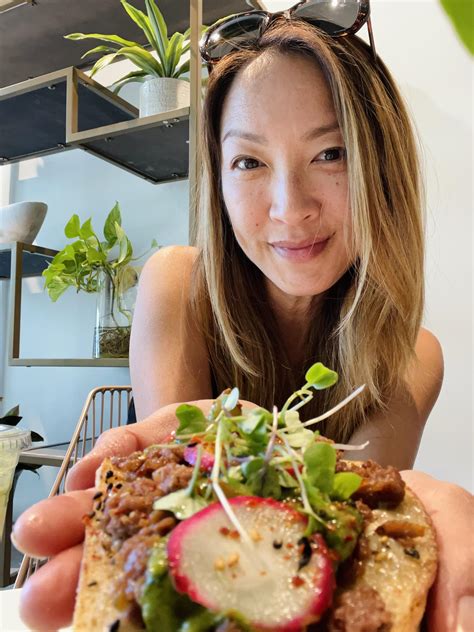 A smile is the best side dish! F28 : r/AmIHotSFW