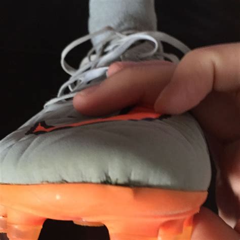 Nike Hypervenom Sohle löst sich nach 2 Monaten?