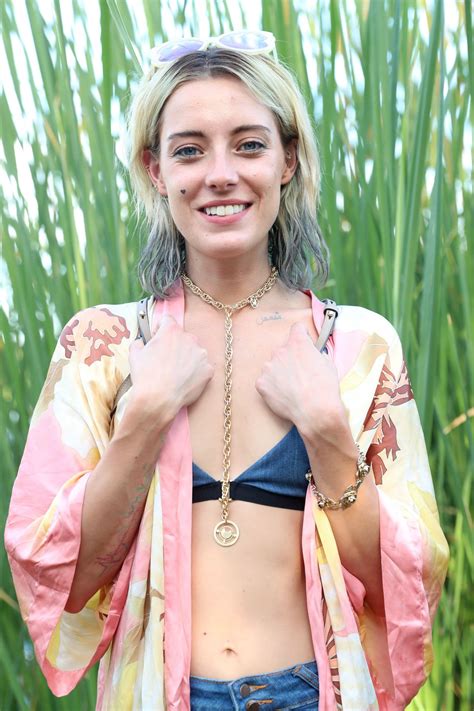 Chloe Norgaard Style, Clothes, Outfits and Fashion • CelebMafia