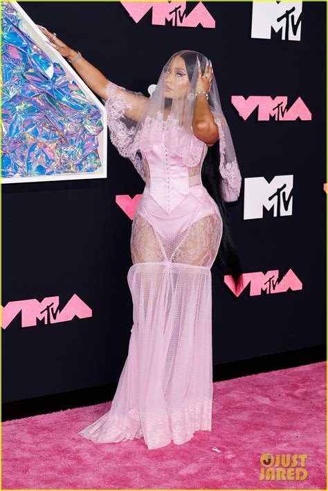 Nicki Minaj Glows in Pink on Red Carpet Ahead of Hosting MTV VMAs 2023 ...