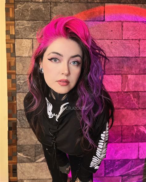 𝗩𝗮𝗹𝗲𝗻𝗻𝘆𝘀 𝗩𝗮𝗹𝗸𝗮𝗿𝗶𝘀🐼 Bluedette🫶🏻 (@bluedette) • Instagram photos and videos