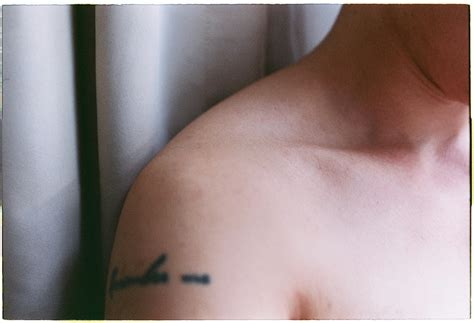 shoulder     pexels stock