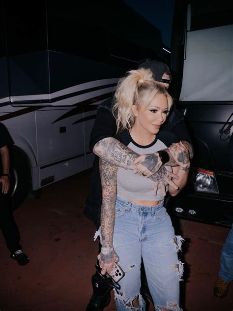 Bunnie Xo. (@xomgitsbunnie) • Instagram photos and videos