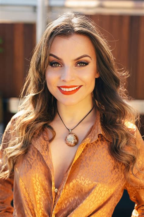 NLP - Dr. Adriana James - The NLP Communication Model explains how we