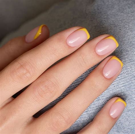 Маникюр на короткие ногти: 16 классных идей | ELLEGIRL | Vernis à ...