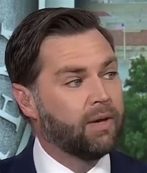 JD Vance’s Eyeliner and Makeup Makes Him Look Like a Pretty, Pretty