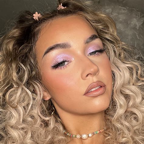 Chloe Louise Roberts's Amazon page