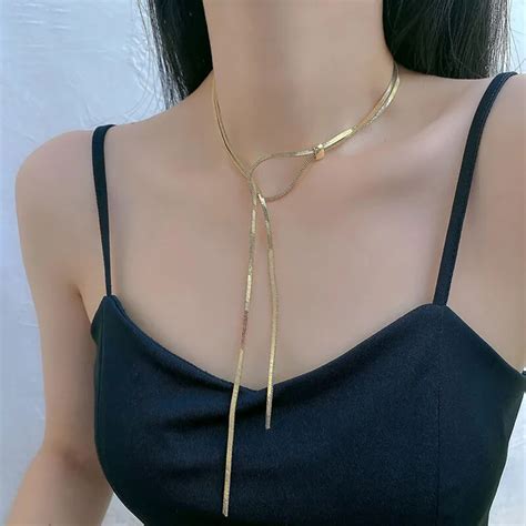 Lariat Necklaces: A Complete Style Guide with Tips