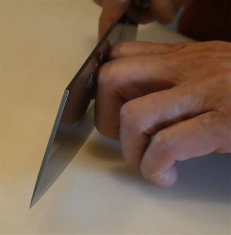 Claw Technique - A Safe Knife Skill