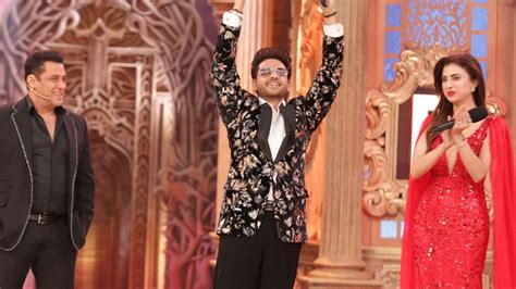 bigg boss  winner  gaurav khanna claims victory farrhana bhatt