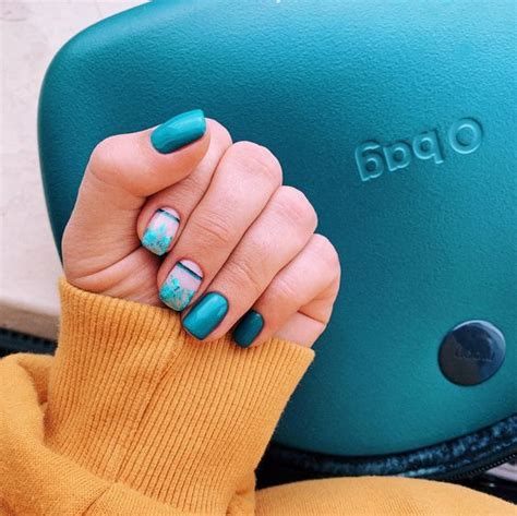 Маникюр с фольгой: 30 идей дизайна ногтей на любой вкус | Turquoise ...