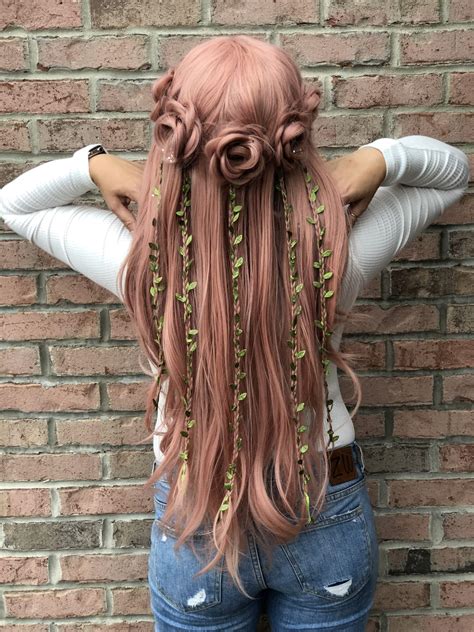 20 Stunning Fresh Flower Hairstyles for the Current Season 24