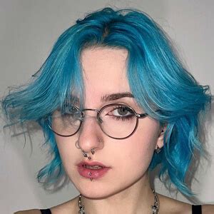 lyracr0w0 - Age, Family, Bio | Famous Birthdays