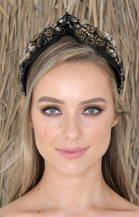 Black bead headpiece – Artofit