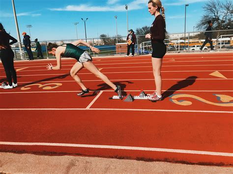 Pin by Andrea Rios on • Track & Field • | Track and field, Running