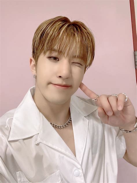 ASTRO 아스트로 on Twitter: "크으으~ 여러분들!! 뮤직비디오 2000만뷰라니!! 너무너무 감사드려요!! 인가 ...