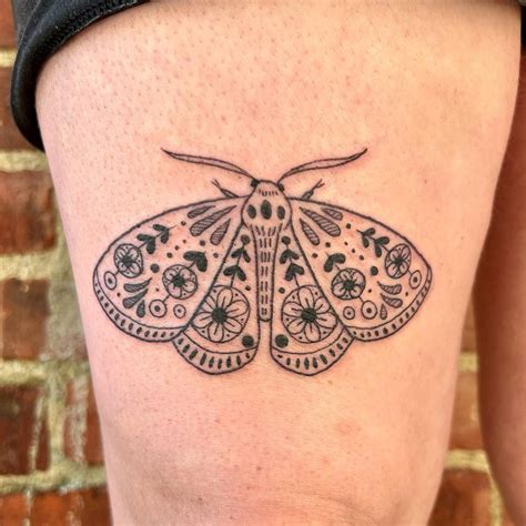 🔥🔥 Moth Tattoo: The complete guide (Meaning and designs!)