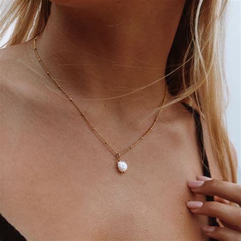 Symptoms of Allergic Reaction to Earrings: What to Watch For
