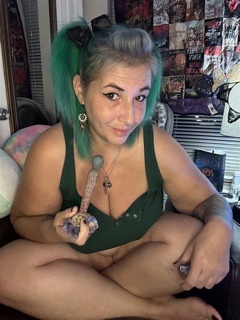 Luna Quinn on Twitter: "@bigpineapples00 I’d smoke with ya https://t.co