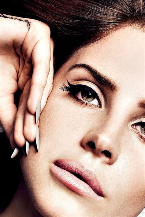 Lana del Rey beautiful | Matte makeup, Perfect cat eye, Cat eye eyeliner