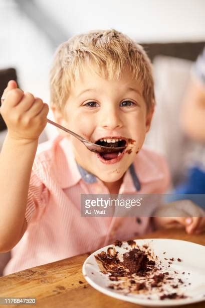 622 Mouth Eating Cake Stock Photos, High-Res Pictures, and Images - Getty Images