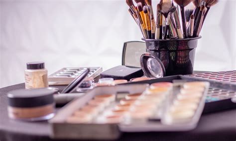 tahapan tutorial makeup natural    lakukan  terlihat