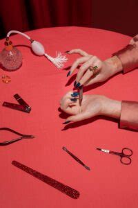 How To Soak Off Acrylic Nails Safely at Home | Easy DIY