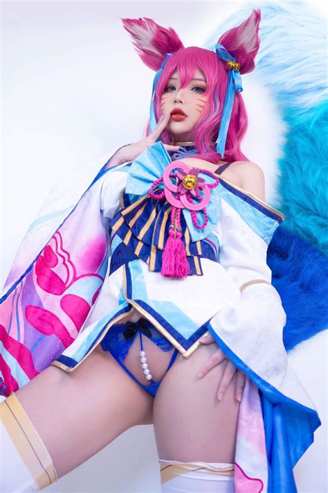 Spirit Blossom Ahri (League of Legends) By Hana Bunny