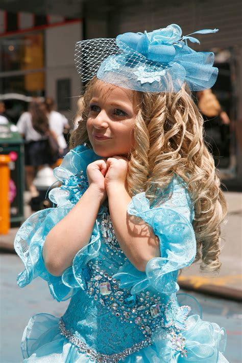 Pictures of junior miss naturist pageant 2001 france - vfeminds
