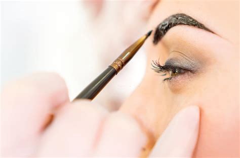 The Benefits Of Eyelash And Eyebrow Tinting - Cosmetize UK