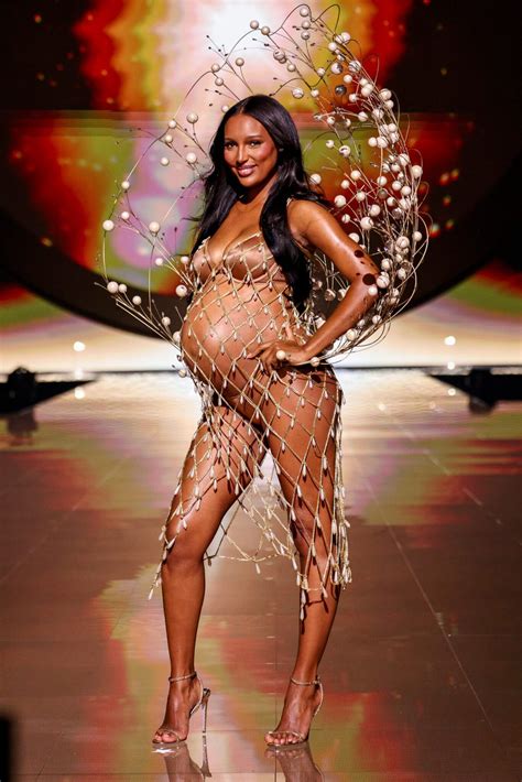 Jasmine Tookes: Pregnant & Nearly Naked at VS 2025 Runway