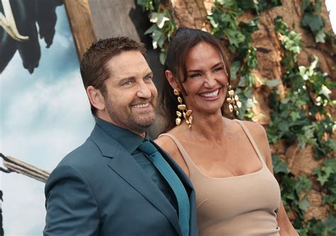 Gerard Butler And Jennifer Aniston Kissing