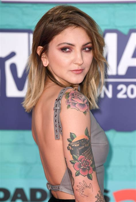 Julia Michaels – MTV Europe Music Awards 2017 in London • CelebMafia