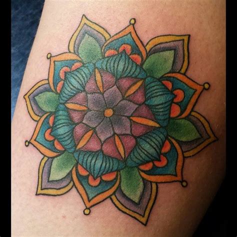 Pin by Julia Azevedo on Tattoo | Mandala flower tattoos, Tattoos ...