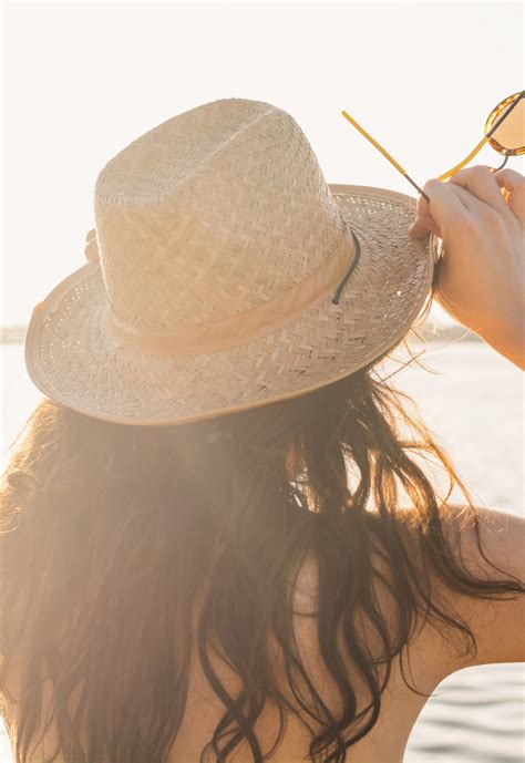 12 Tips On How To Tan Safely And Quickly Without Skin Damage