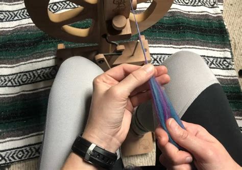 How to Use a Spinning Wheel (5 Simple Steps to Make Yarn) – Yarnhustler