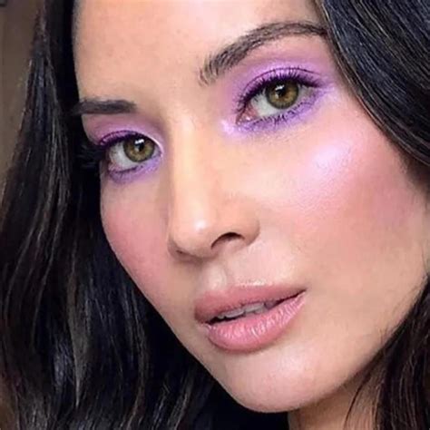 Cozinha Com Pedra Preta E Armario Cinza - Rubor morado, la audaz tendencia de maquillaje que marcará 2025