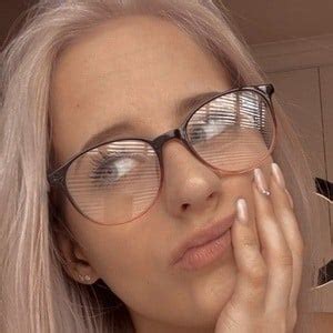 Jezelle Catherine - Age, Family, Bio | Famous Birthdays