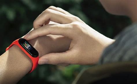 Представлен Xiaomi Mi Band 4 - с NFC и цветным AMOLED-экраном, но без ...