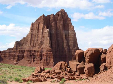 capitol reef monoliths