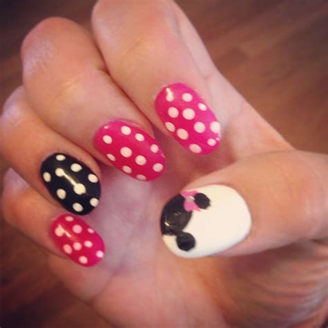 minnie mouse nails art